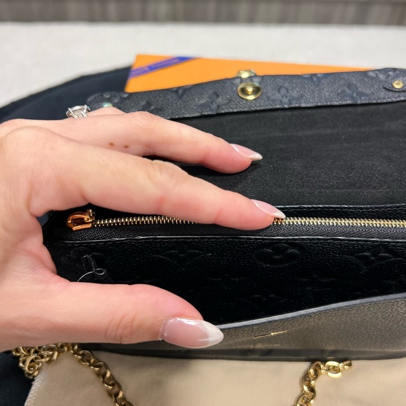 Louis Vuitton Vavin chain wallet in black - Picture 5 of 10